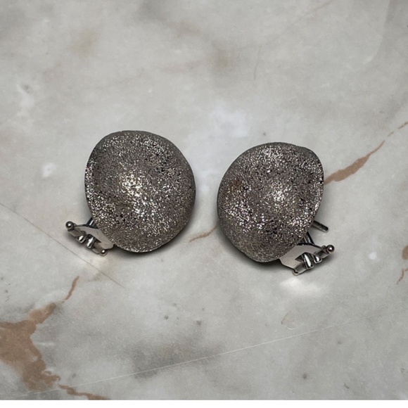 Florentine Finish Large Button Studs With Clip 18 K Gold by Carolina Bucci - Picture 3 of 8